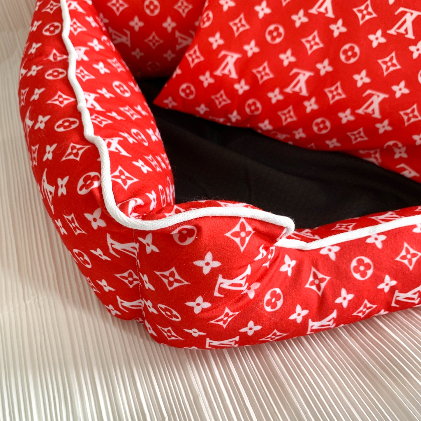 Bright Red Fashion Pet Bed