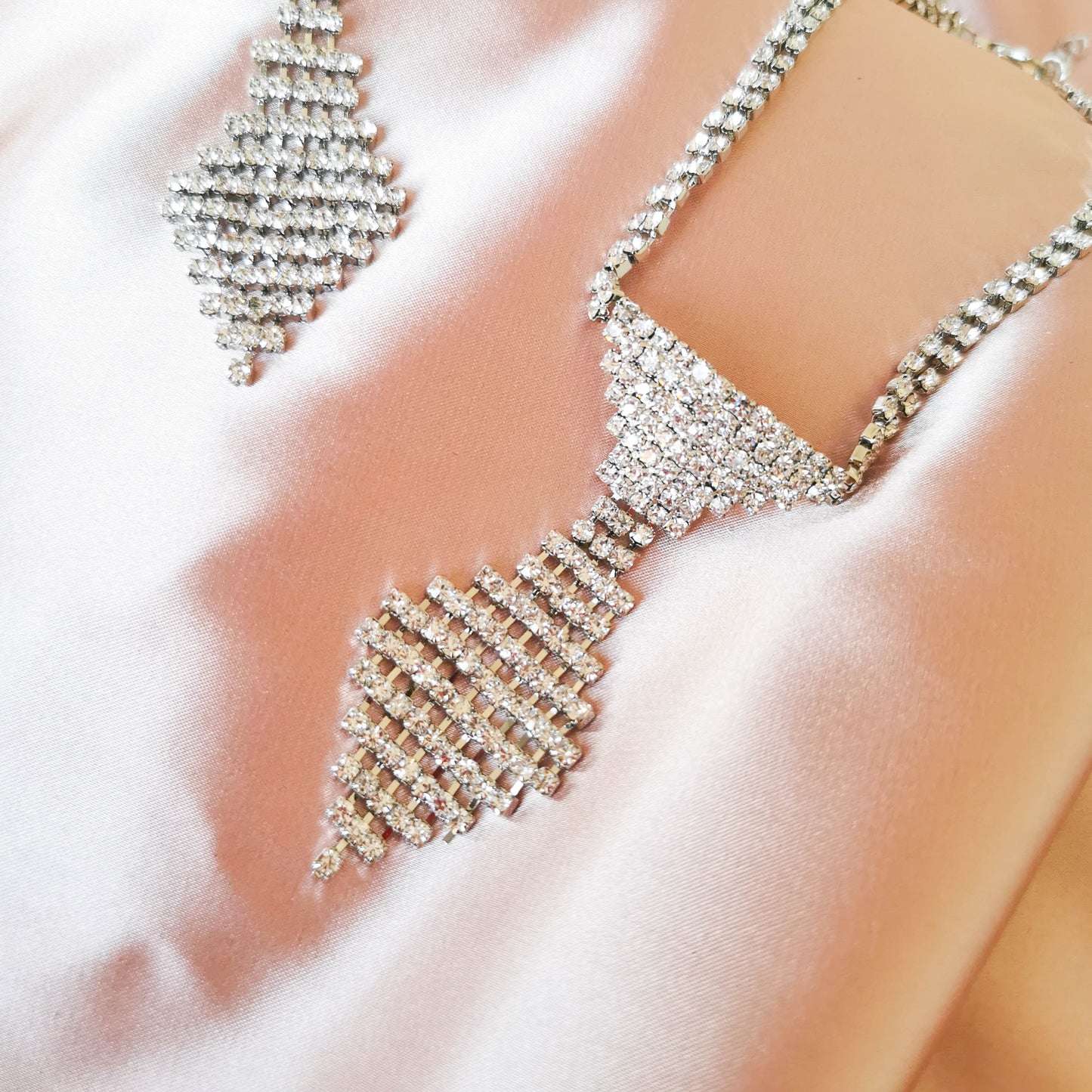 Elegant Rhinestone Pet Necklace & Tie | For Cats and Dogs