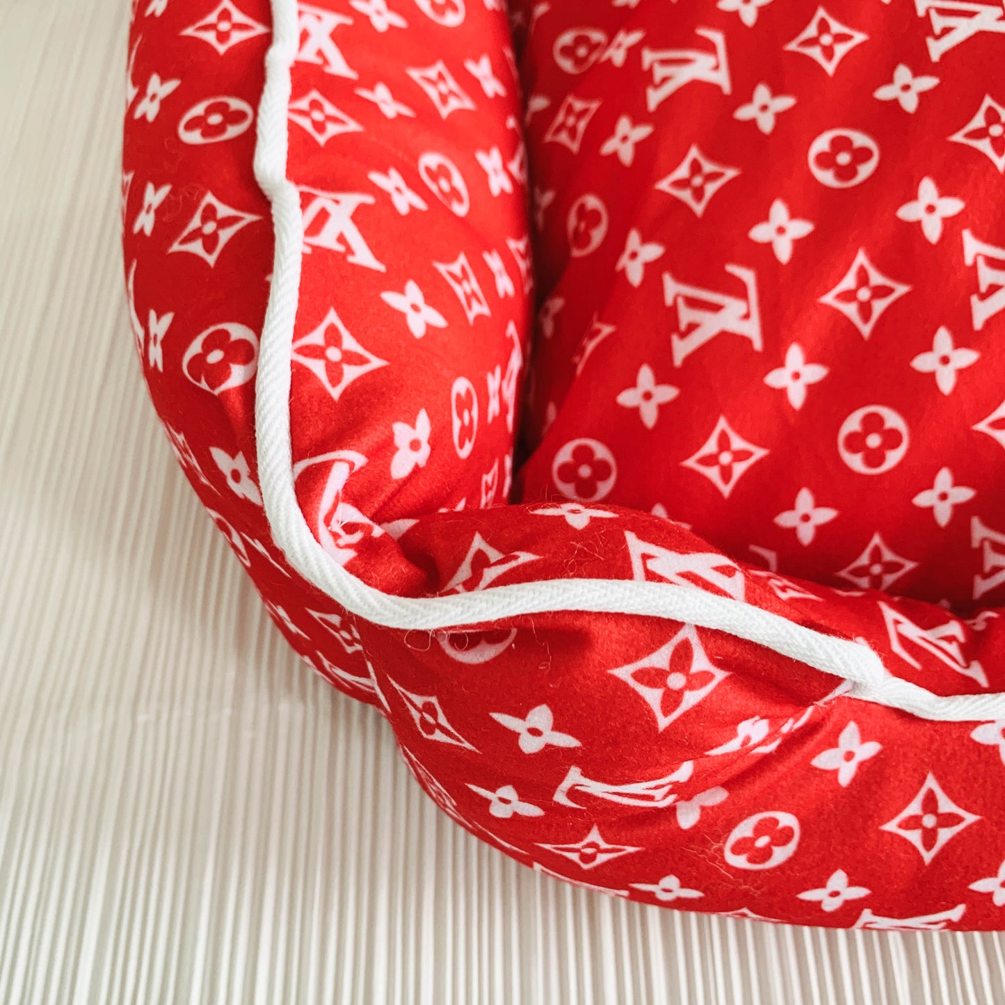 Bright Red Fashion Pet Bed